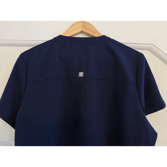 Lot of 3 NWT Fabletics Mode Scrub Tops Womens XL Black/Blue/Black - Picture 14 of 16